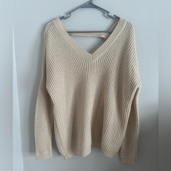 Forever 21 Sweaters - Forever 21 Cream V-Neck Sweater